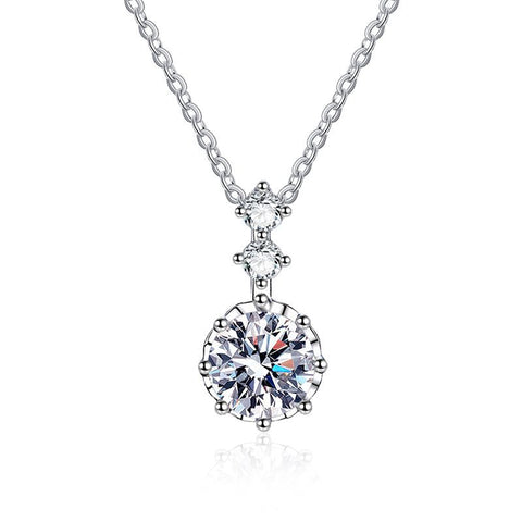 Front view of the 925 silver 1 carat moissanite pendant necklace, showcasing its shining elegance and fashionable design.