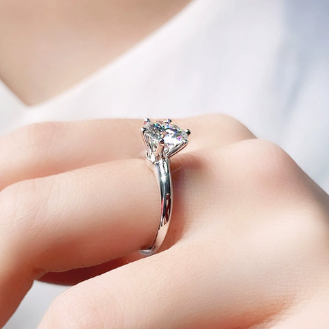  Model wearing the 925 silver three-carat moissanite ring, demonstrating its elegant appearance and suitability for special occasions.