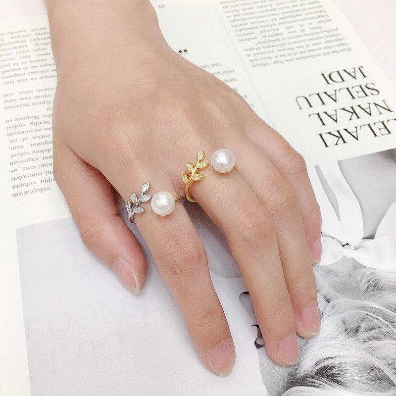 Model wearing a 925 silver leaf pearl ring, illustrating its elegant fit and stylish appeal in everyday wear.