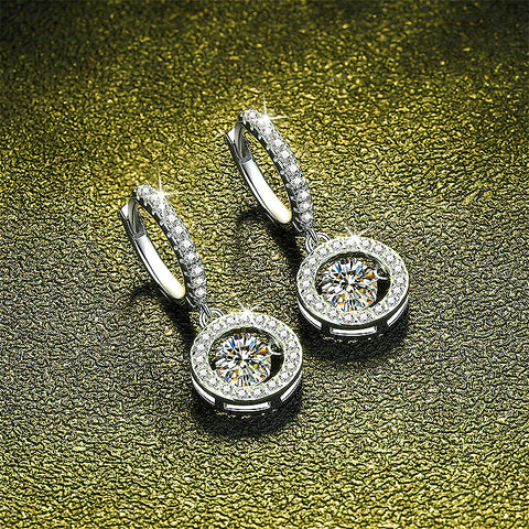 Side view of the 925 Silver Moissanite Earrings Pendant, highlighting the refined profile and quality craftsmanship of the piece.