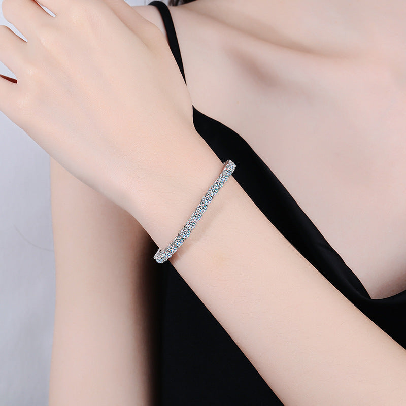 Model wearing a 925 silver moissanite tennis bracelet, demonstrating its elegance and stylish appeal on the wrist.
