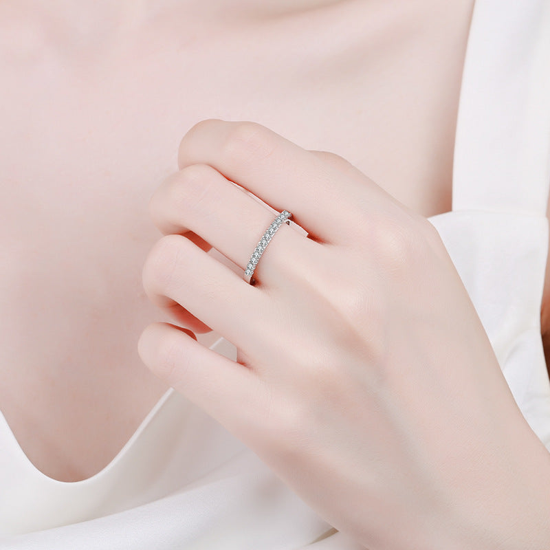 Model wearing 925 silver single row moissanite ring, demonstrating its timeless elegance and versatility in various styles.