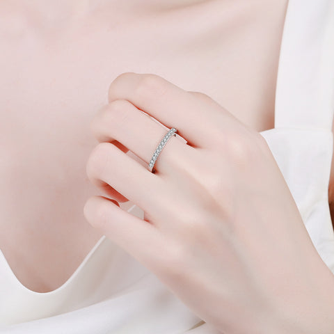 Model wearing 925 silver single row moissanite ring, demonstrating its timeless elegance and versatility in various styles.