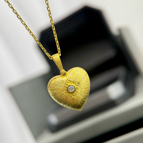  Front view of the vintage-inspired 925 silver gold-plated heart pendant necklace with a single diamond accent.