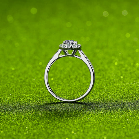 Side view of 925 silver 2-carat moissanite engagement ring, highlighting the intricate band and setting details.