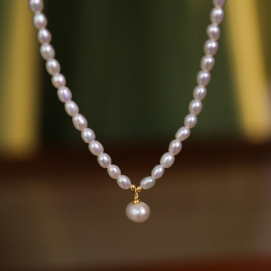  Front view of a high-quality handmade natural freshwater pearl pendant necklace, showcasing its classic design and shimmering pearl.