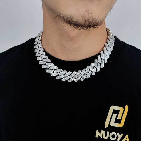 Model wearing the Zircon-studded Cuban Necklace and Bracelet Set, demonstrating its fashionable and luxurious appeal.